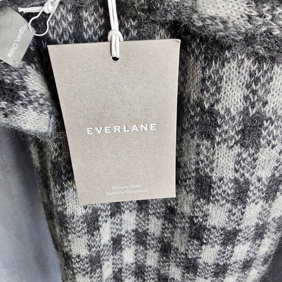 🆕Everlane Unisex The Alpaca Patterned Scarf Gray Buffalo Check One Size NWT - Picture 8 of 9